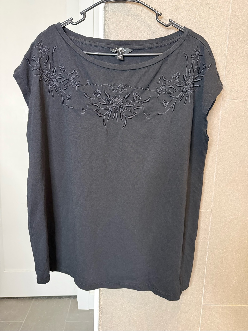 Lauren Ralph Lauren Black Short Sleeve Scoop Neck Tee with Floral Embroidery XL